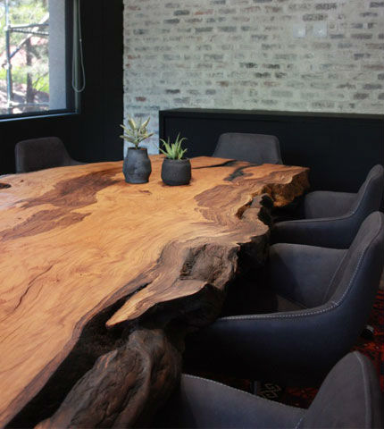 Mutami Conference Table